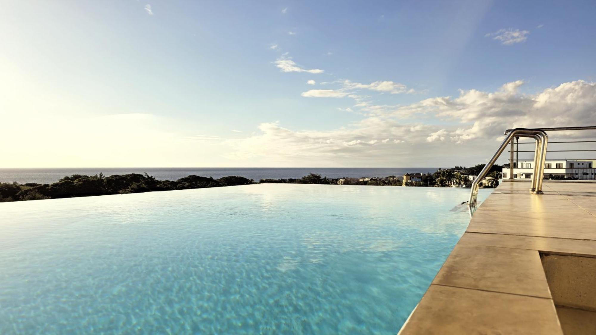 Luxury Penthouse With Infinity Pool & Stunning Sea View Apartamento Flic-en-Flacq Exterior foto